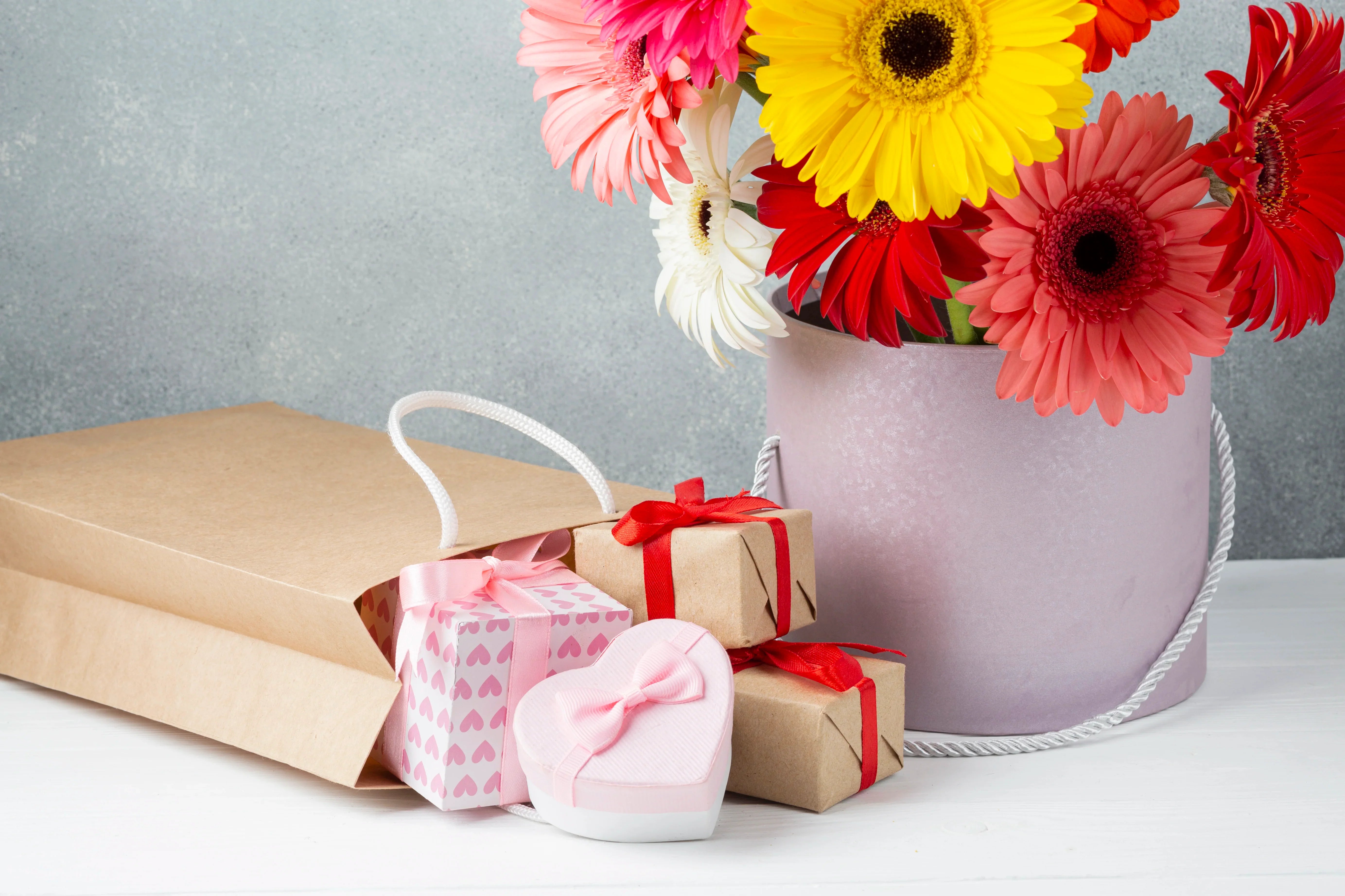 Stunning Flower and Gift Pairings: A Guide to Memorable Combinations