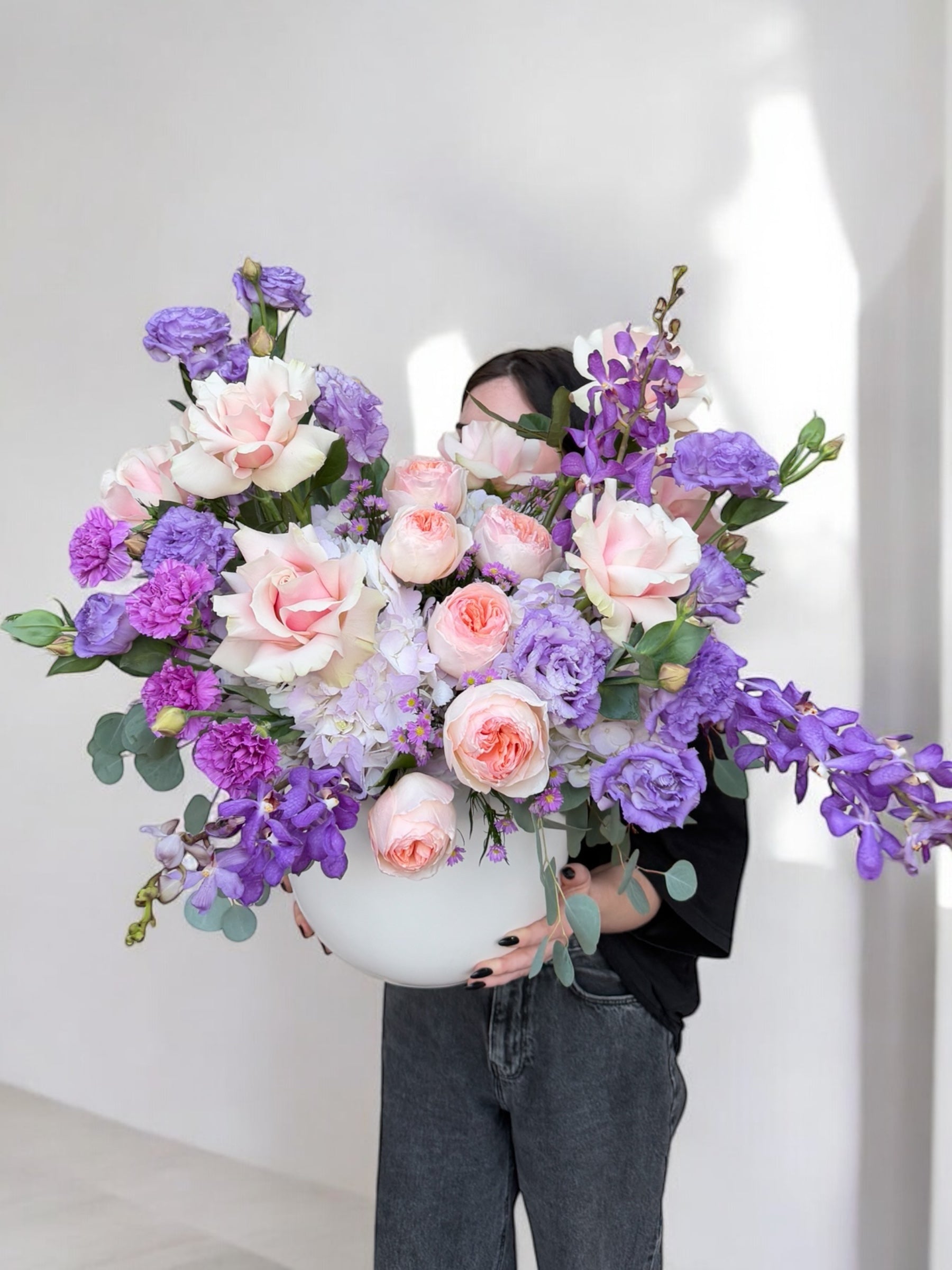 Lilac Dreams – Premium Juliet Roses & Orchids