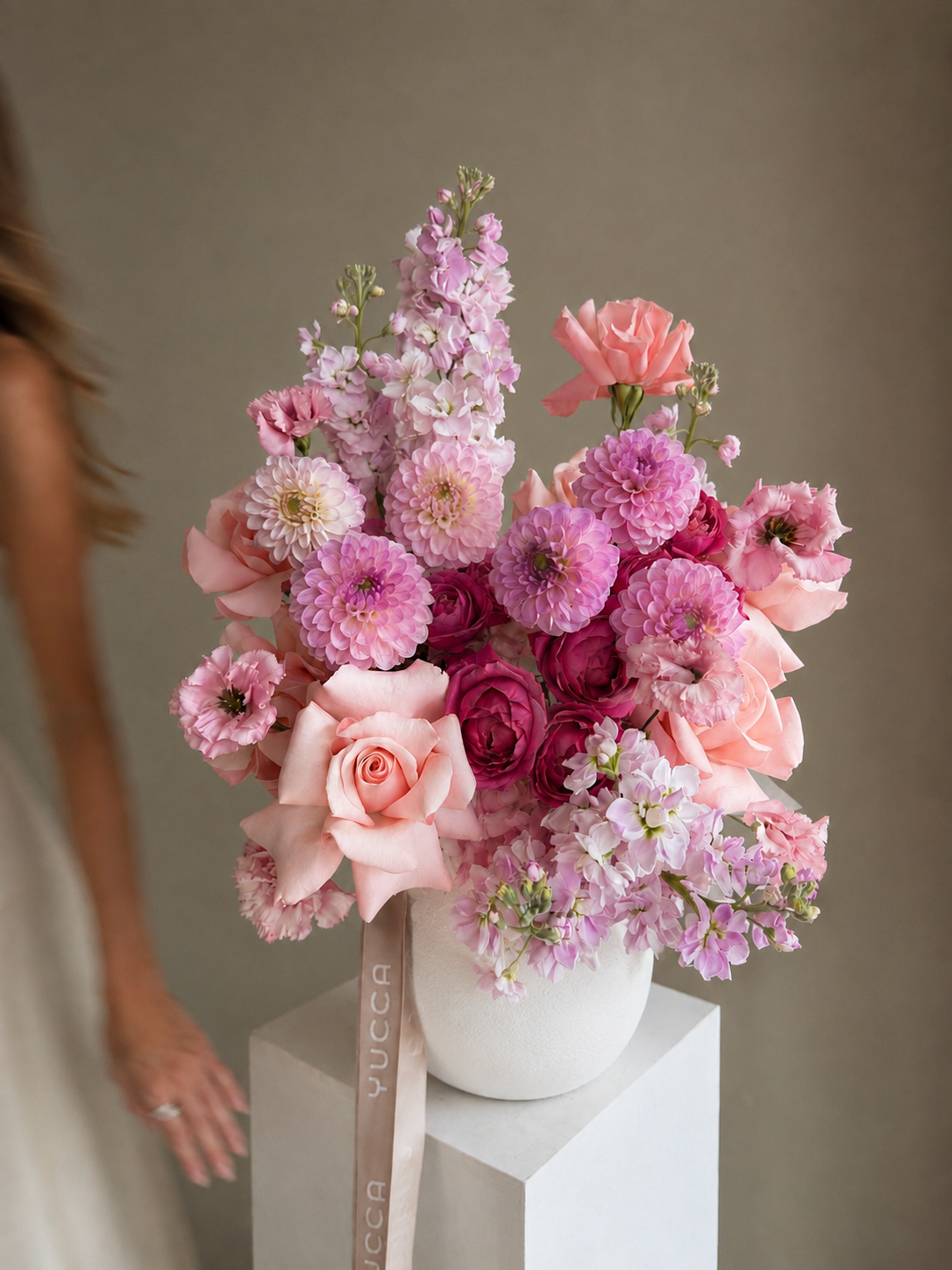 Bella Raspberry - Dutch Dahlias, Luxury Spray & Garden Roses