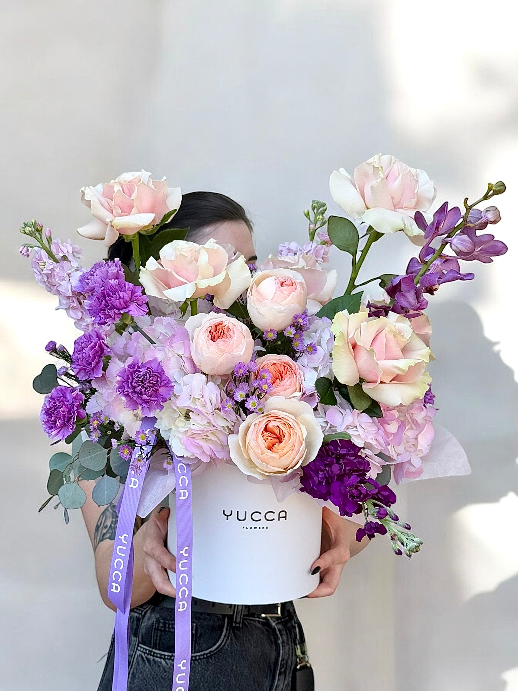Lilac Dreams – Premium Juliet Roses & Orchids