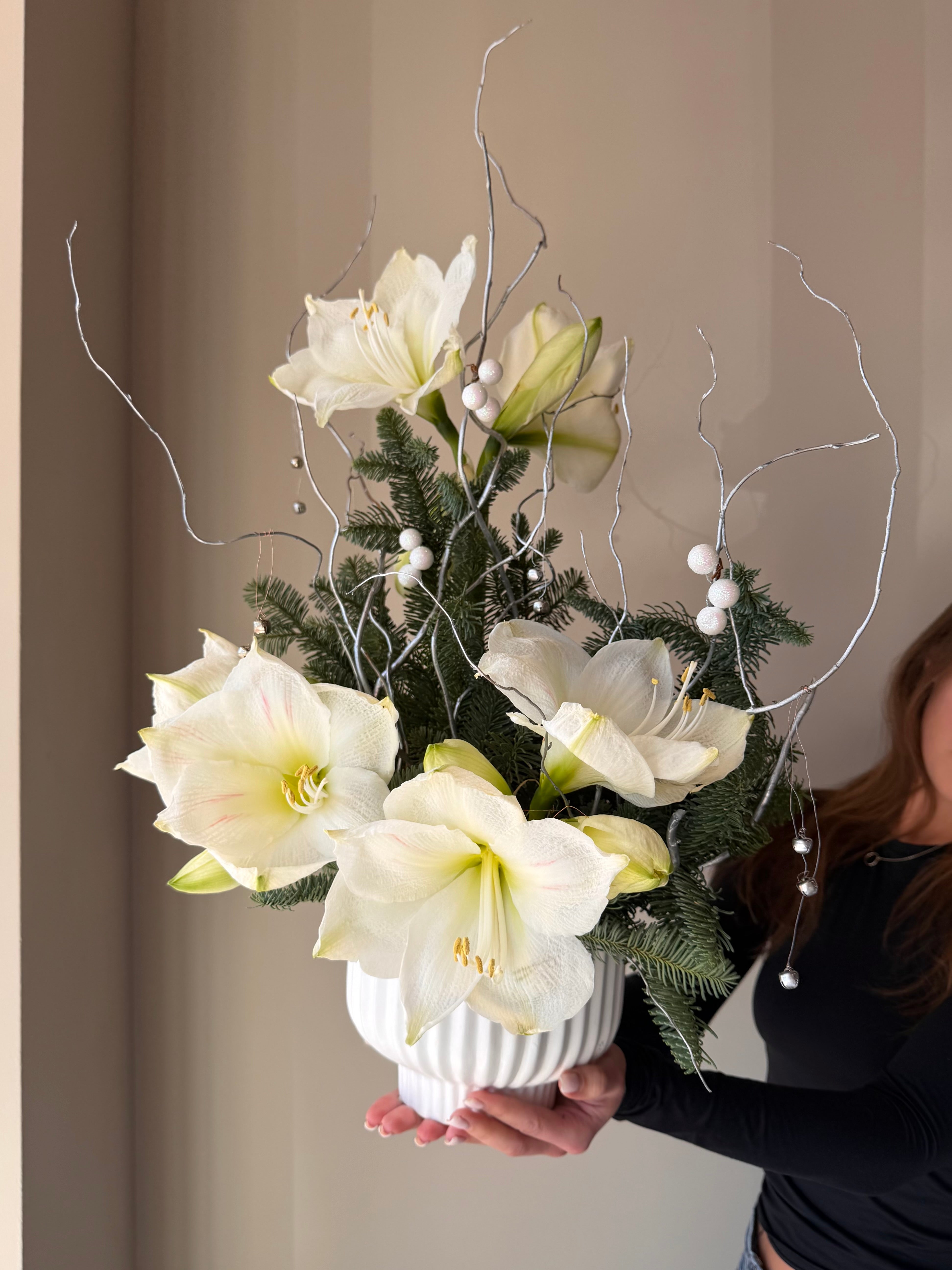 What Flowers Are Best to Give in Winter