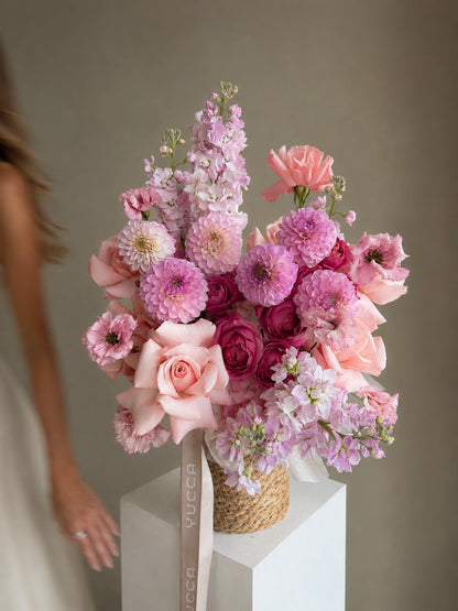 Bella Raspberry - Dutch Dahlias, Luxury Spray & Garden Roses