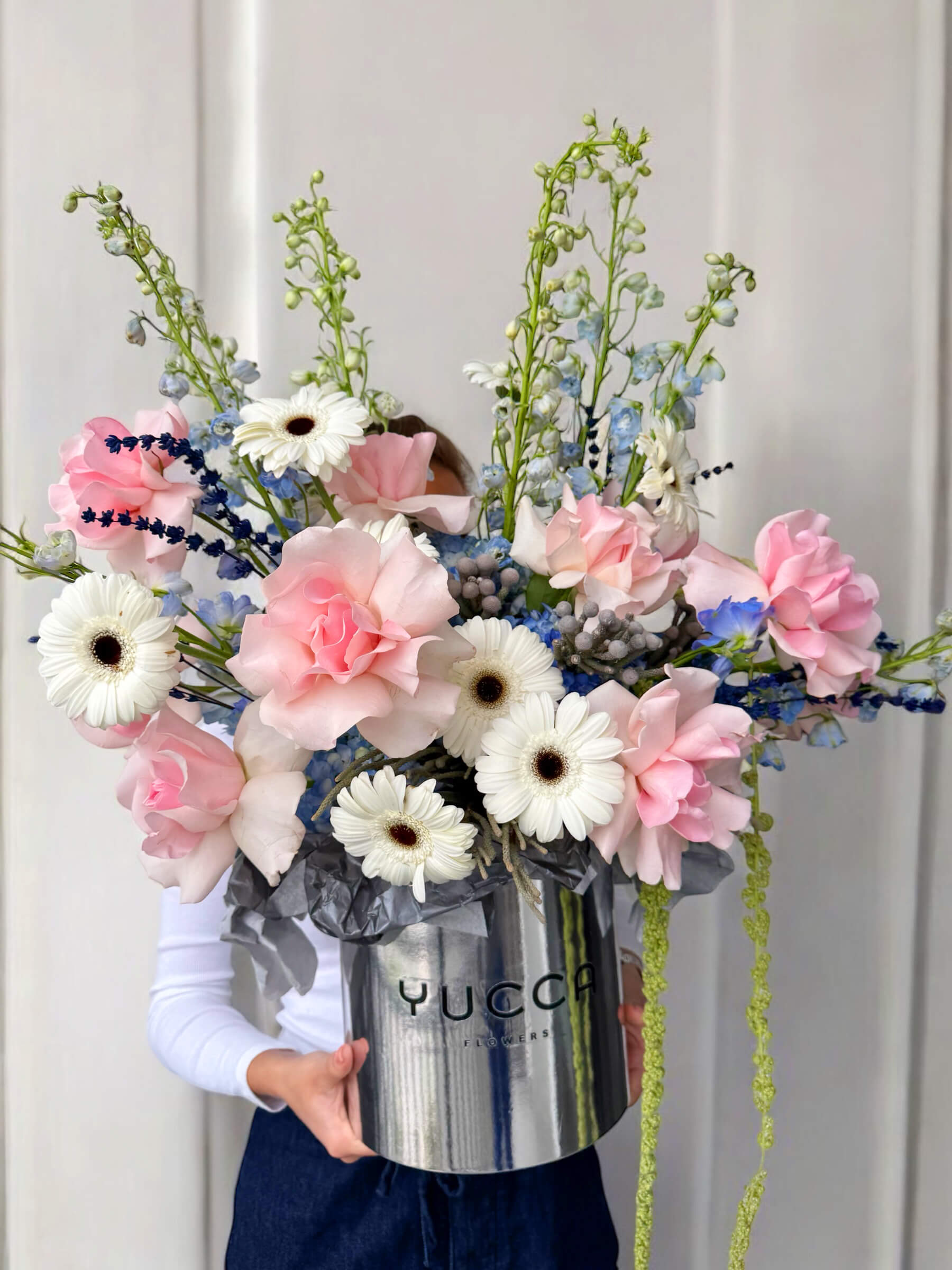 pink roses, gerberas