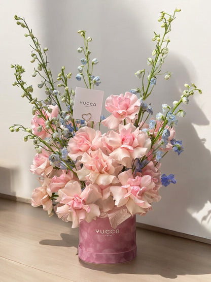 Serenity bloom - Premium 25 French Roses, Delfinium