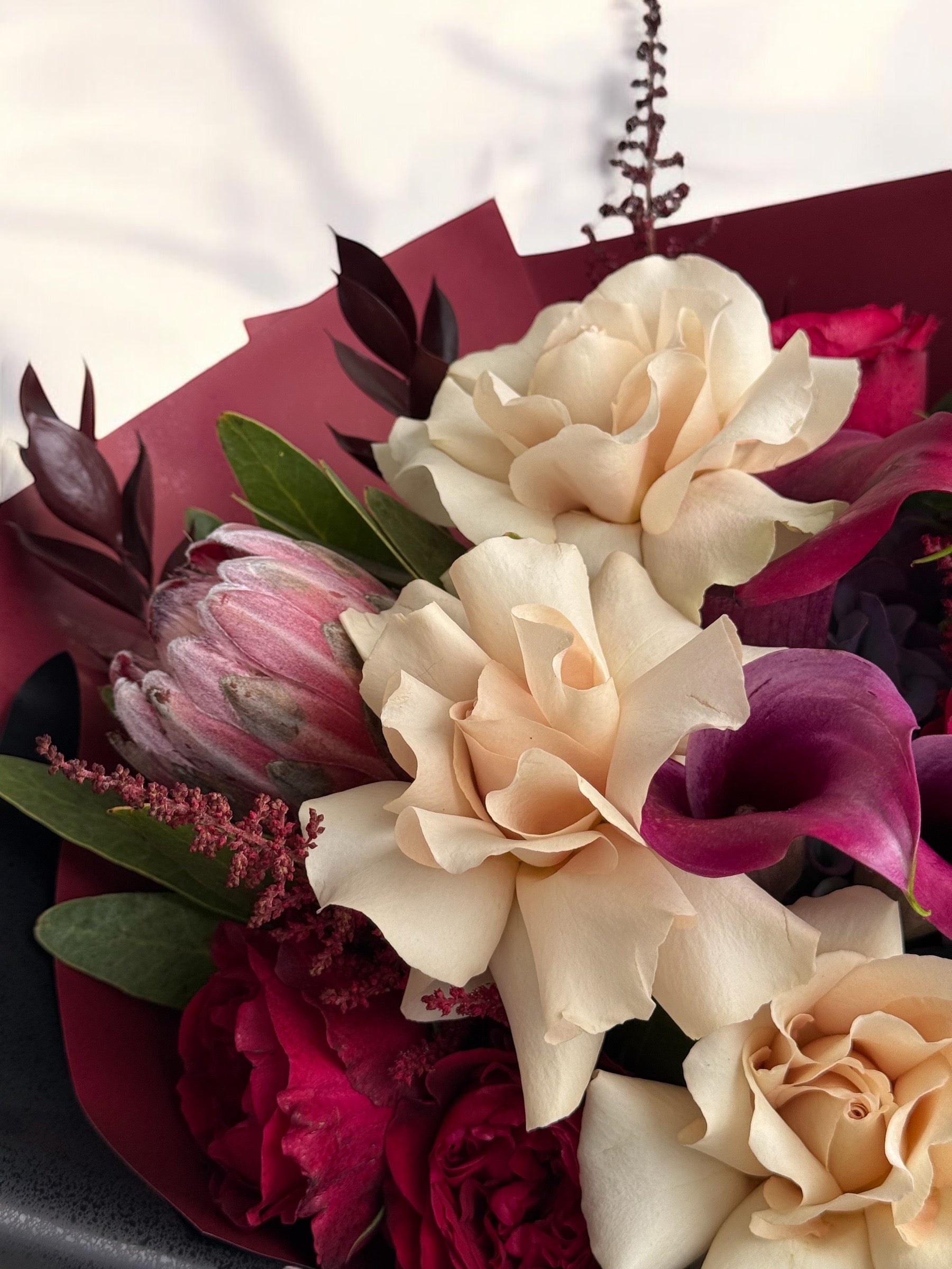 Forever Valentine - Premium Roses David Austin, Callas, Protea, Holland Hydrangea